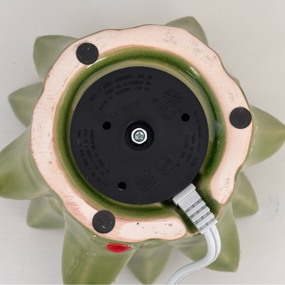 SCENTSY Aloe Vera Wax Warmer - Picture 10 of 16